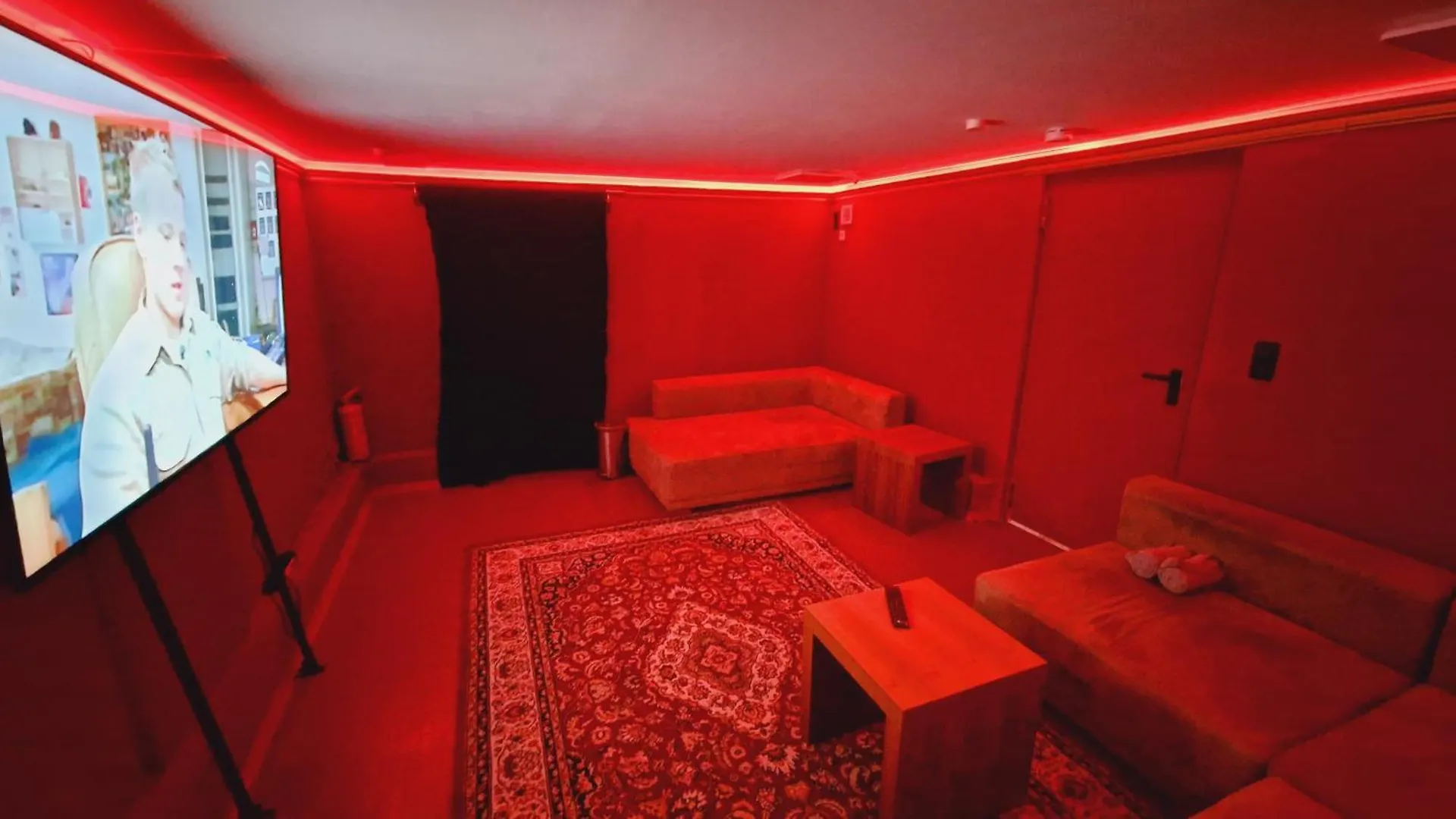 Kreuzberg 1-4 Guest Bedroom Kitchen Bathroom Cinema Room location